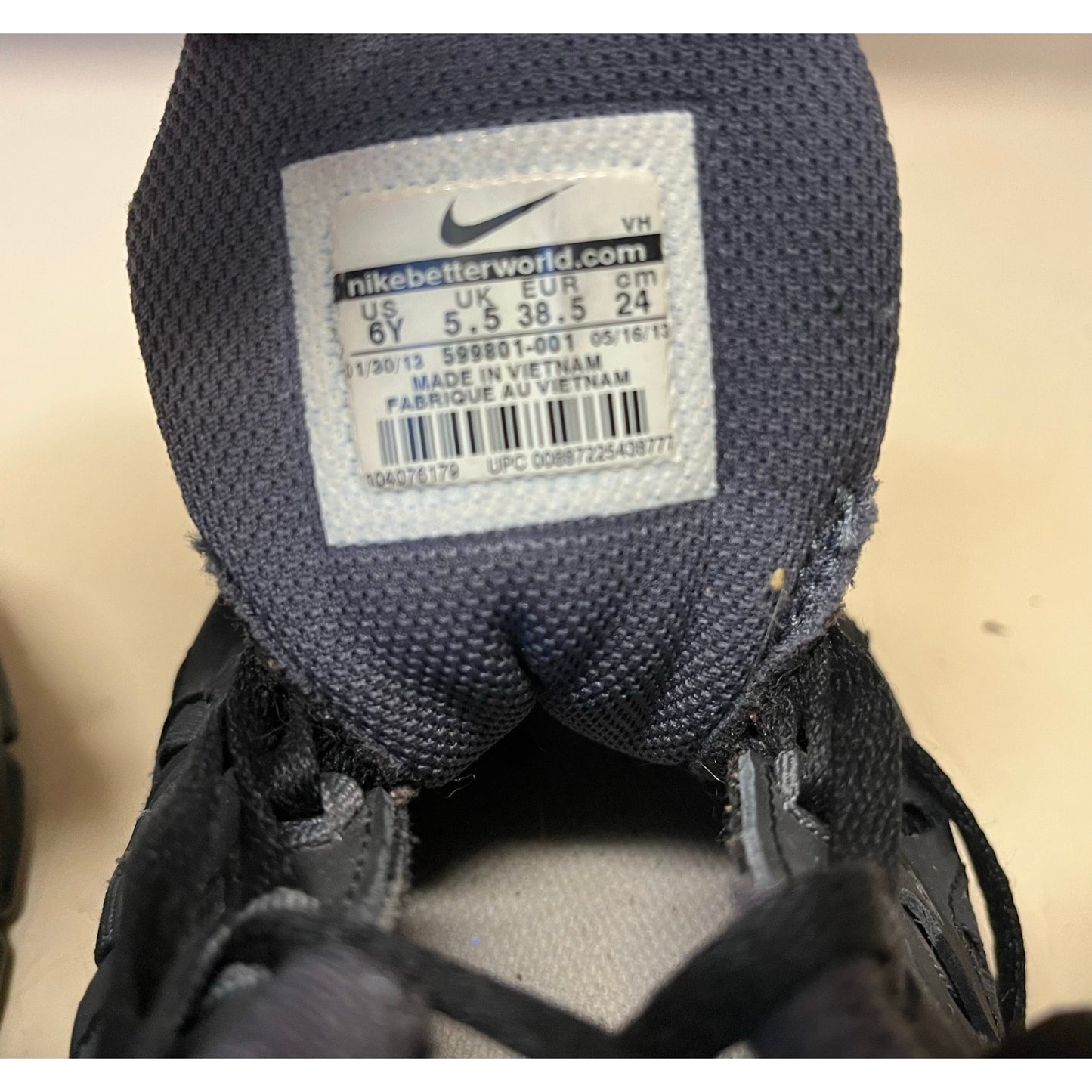 Black & Gray Nike Sneakers For Kids unisex Size 6