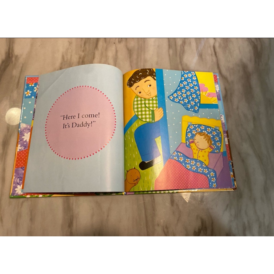 Daddy hugs Hardcover book