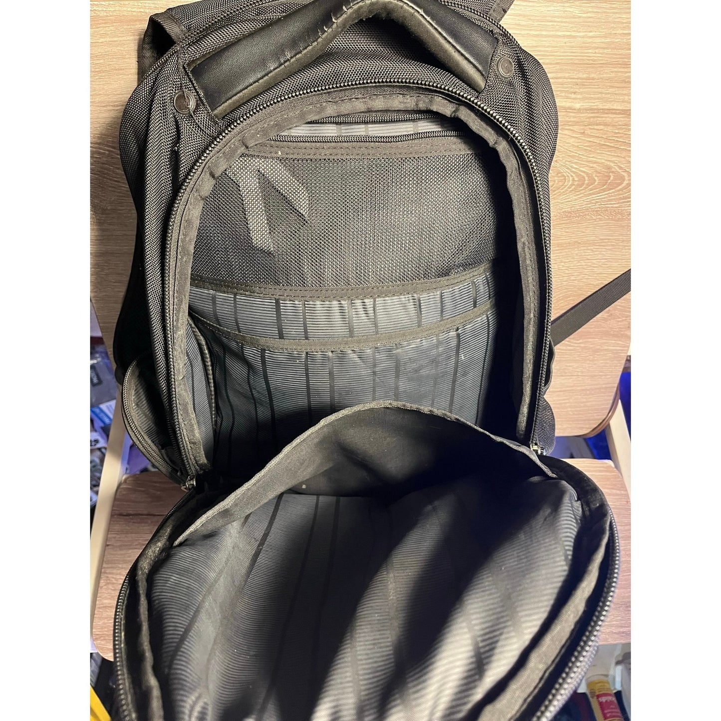 Kenneth Cole Reaction Black Backpackgggh n ,;[\7*