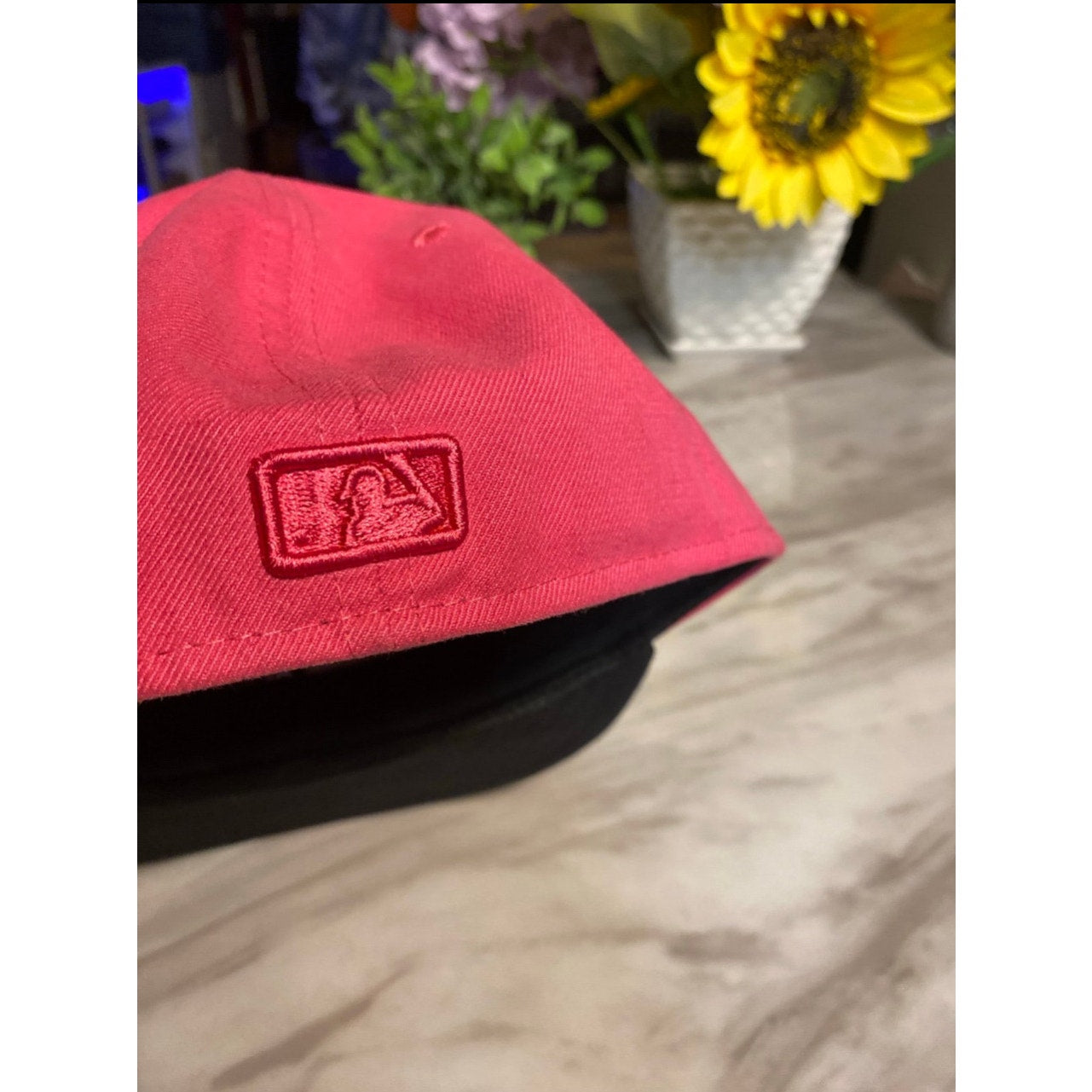 New Era Hat Size 7 1/2 Pink & Black Yankee