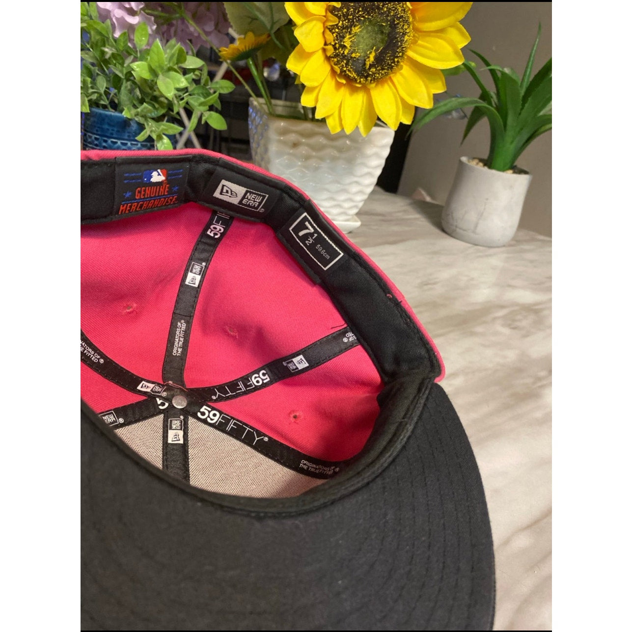 New Era Hat Size 7 1/2 Pink & Black Yankee