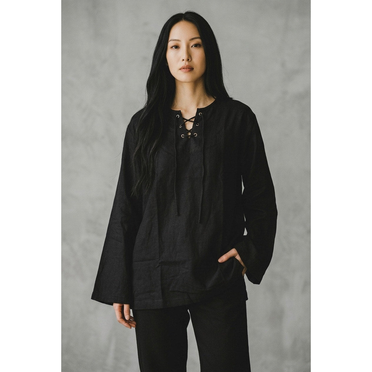 Black Women’s Long Sleeve With Strings On Them Size XL