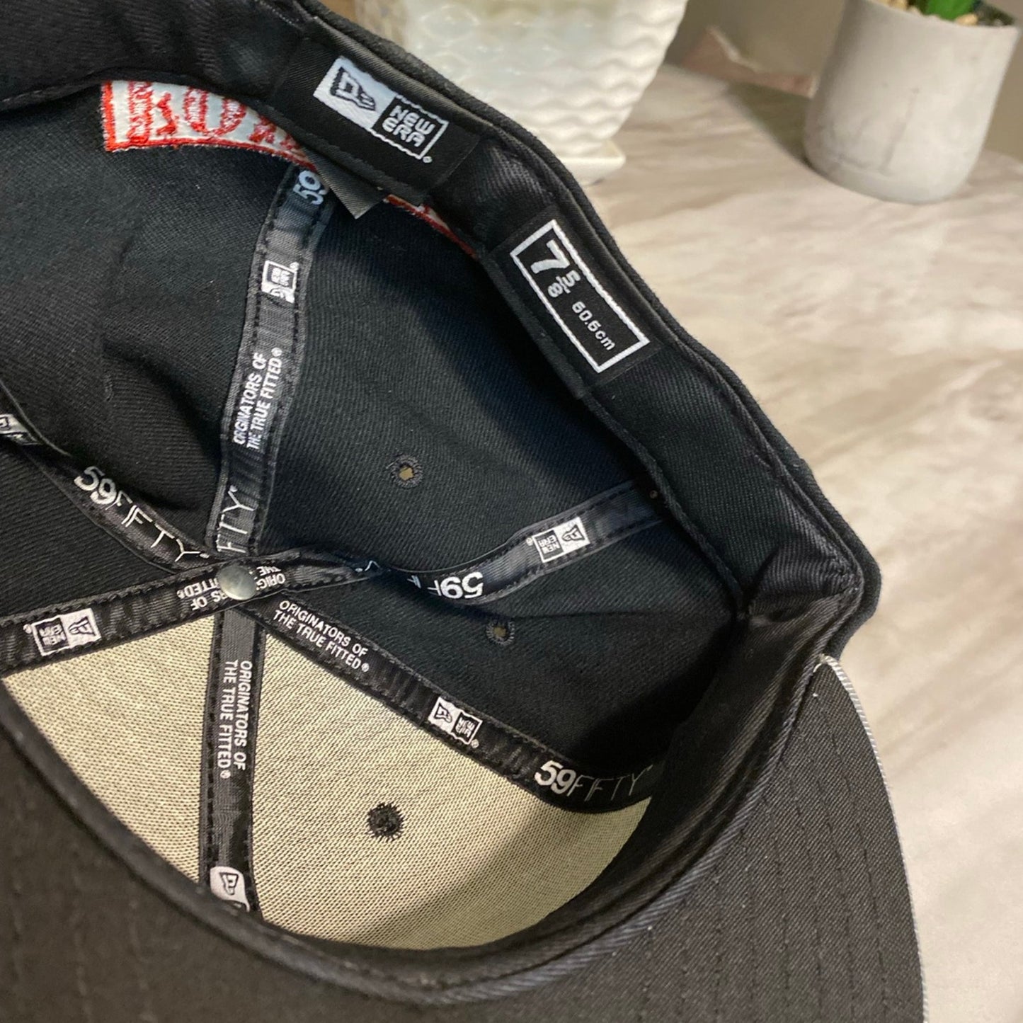 New Era Hat Size 7 5/8 Black/Sliver/Red NY