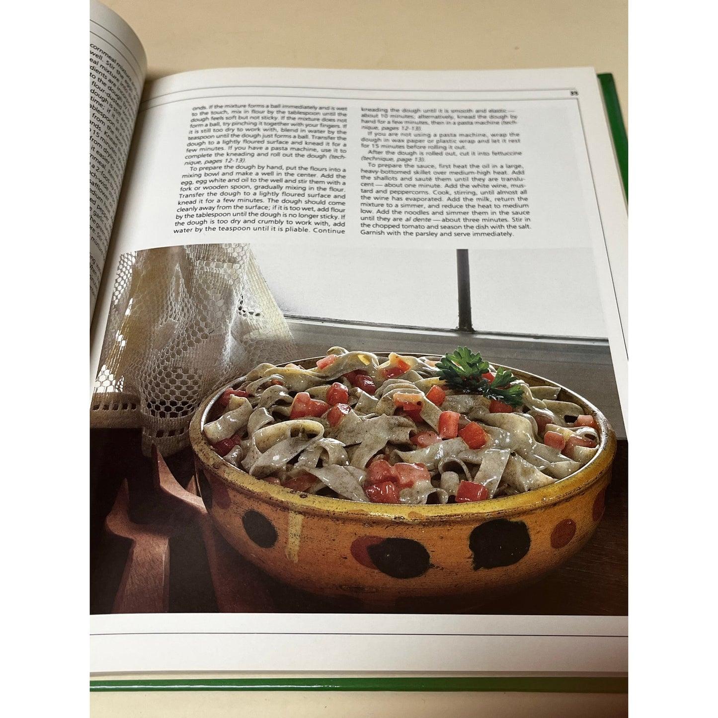 Fresh Ways With Pasta (Healthy Home Cooking Series)