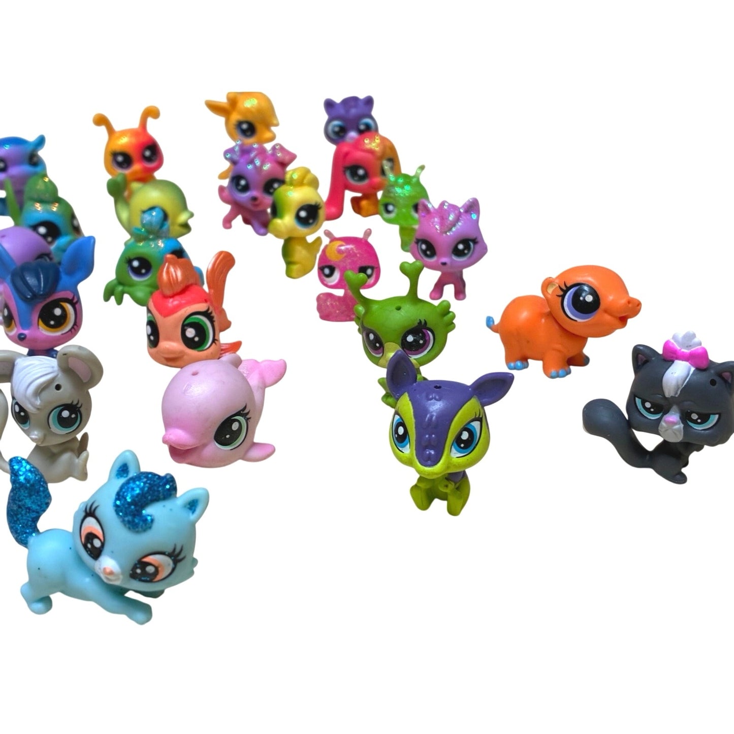 29 pcs collection of Hasbro Littlest Pet Shop (LPS) mini figures.