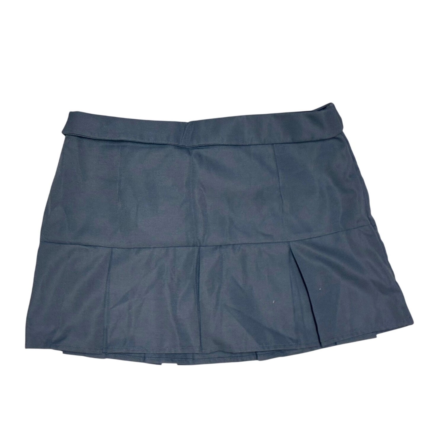 grey cargo mini skirt featuring pleated hem details and side flap pockets.