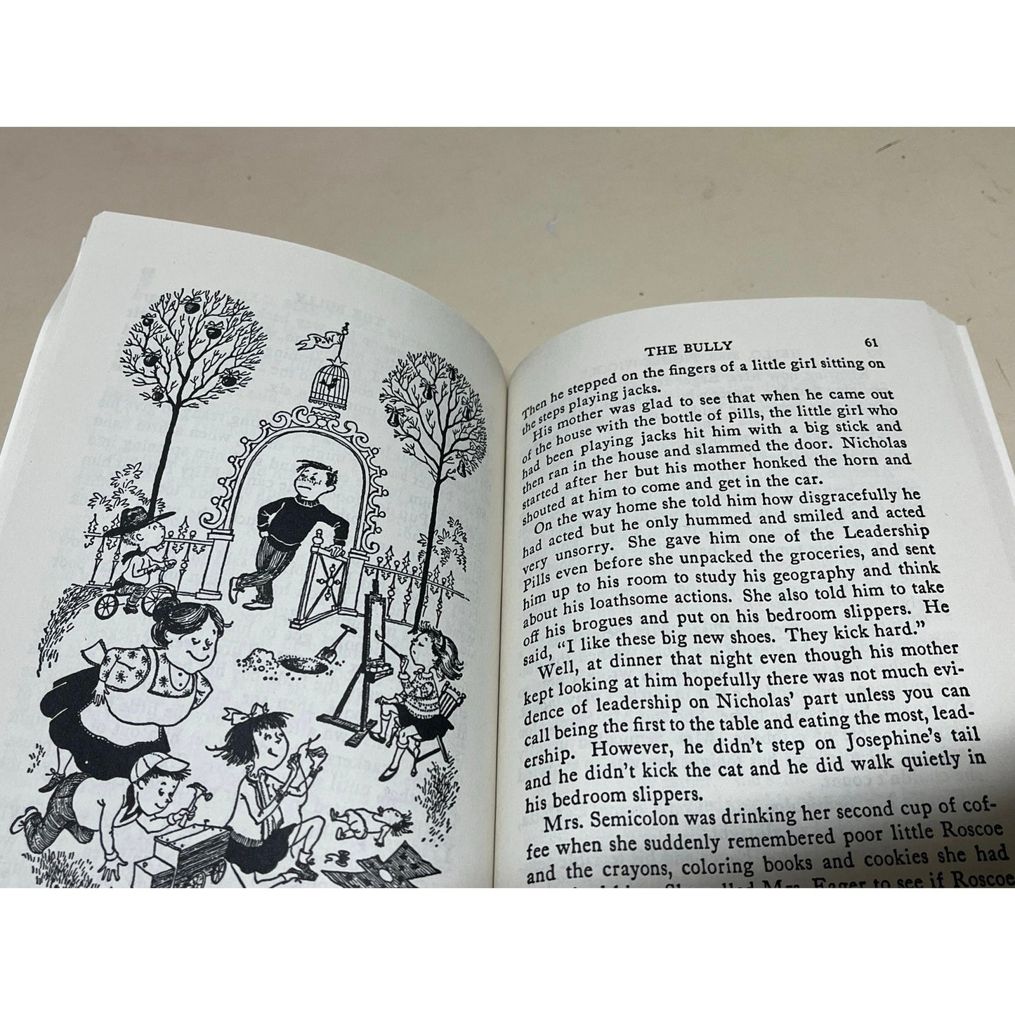 Hello, Mrs. Piggle-Wiggle Paper book