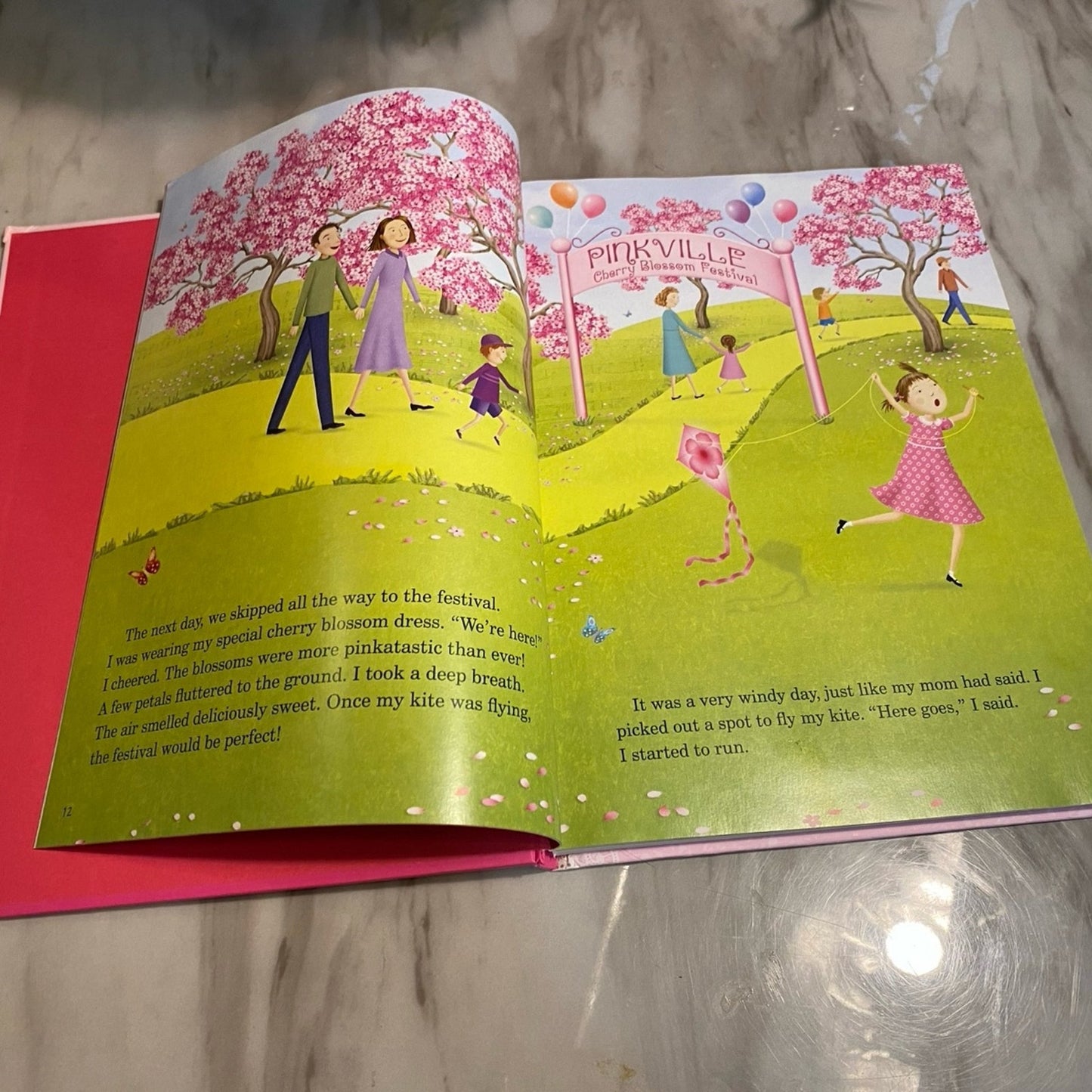 Pinkalicious: 5-Minute Pinkalicious Stories: Includes 12 Pinkatastic Stories!