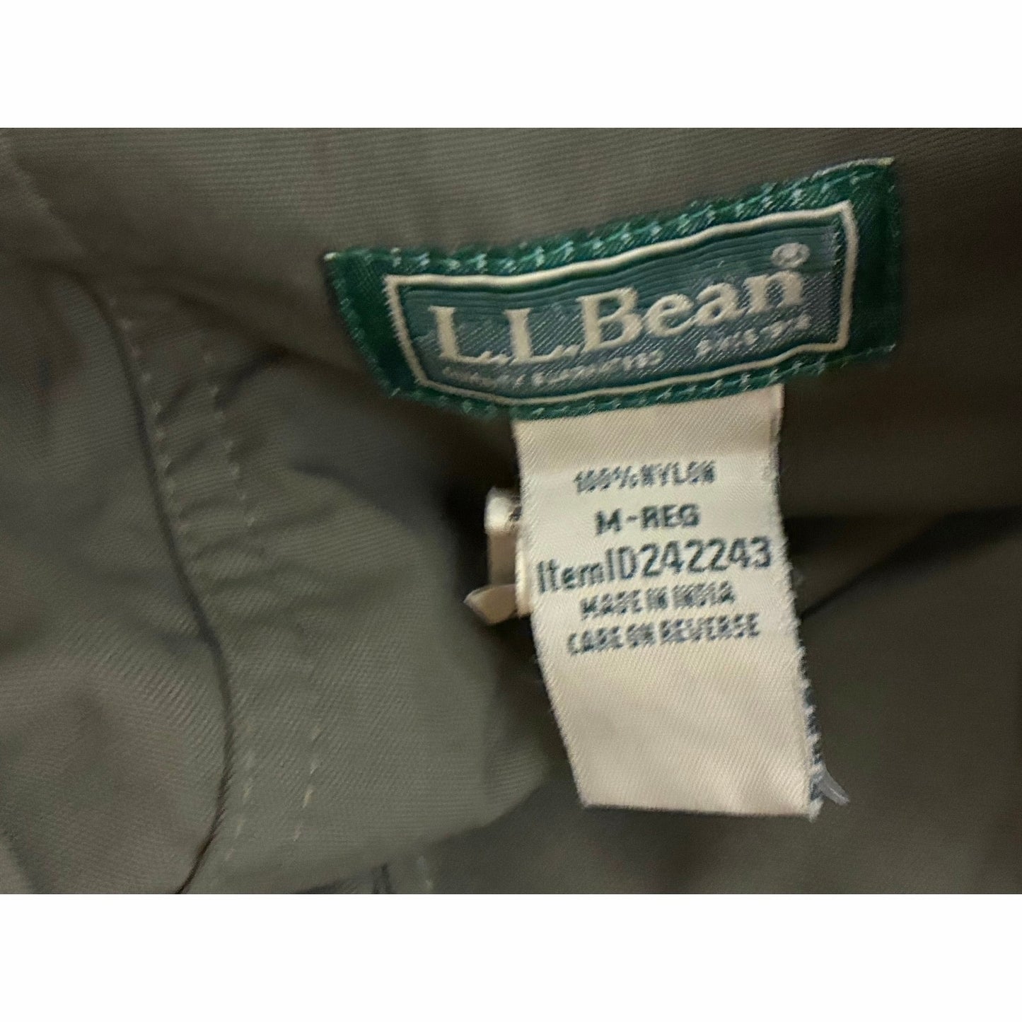 L.L Bean Men’s Amy Green Pants Size M Item ID24243