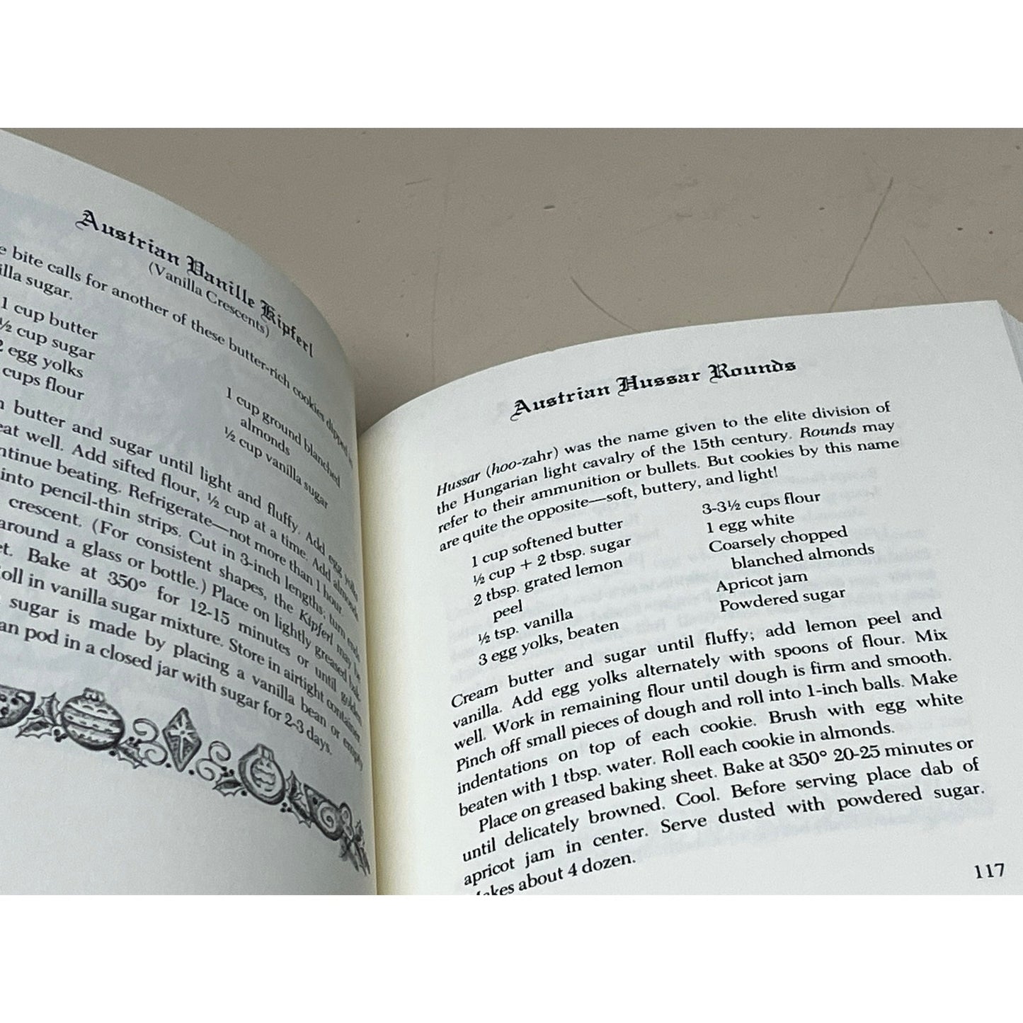 The Festive Christmas Cookbook: A Treasury of Old Traditions, Recipes
