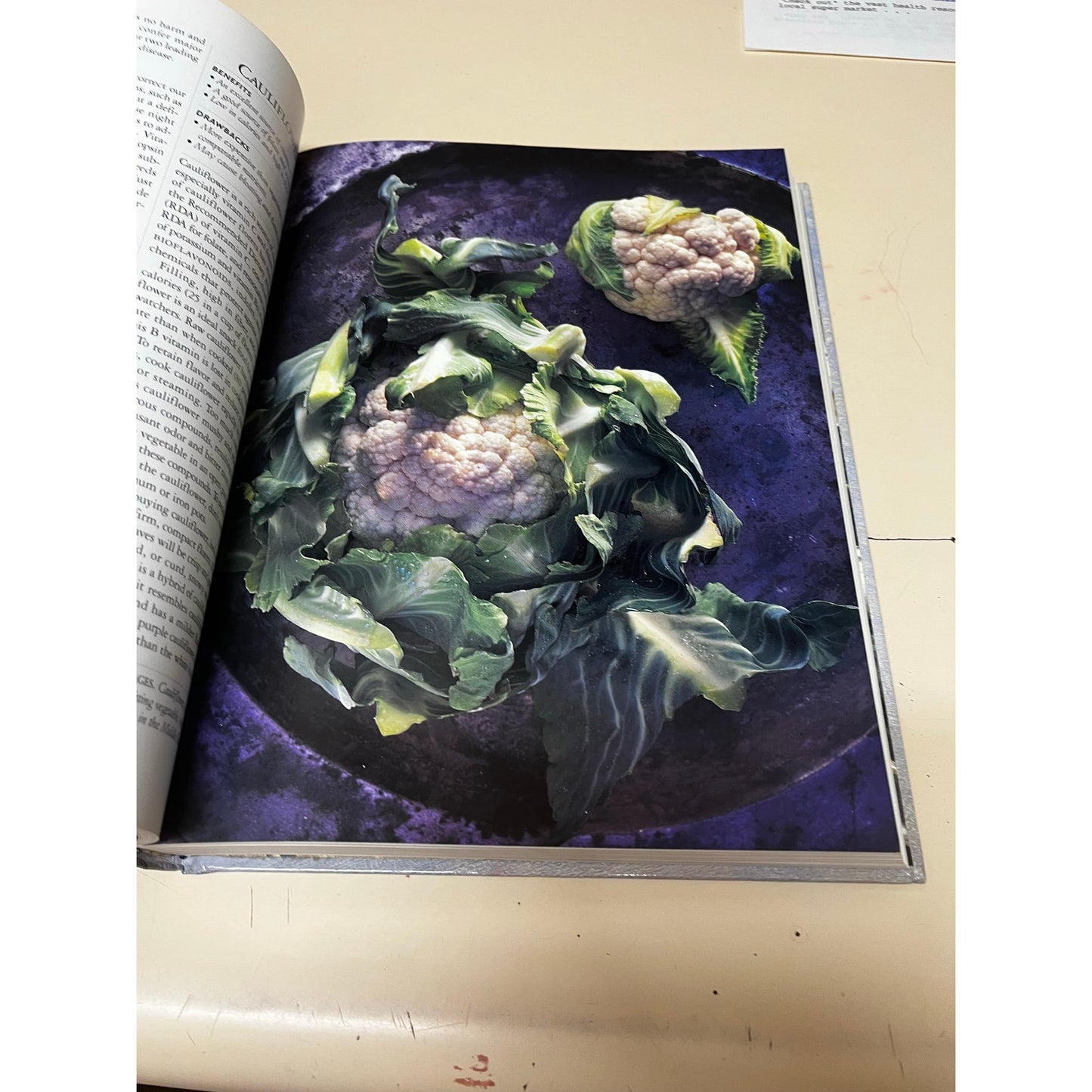 Foods That Harm, Foods That Heal: An A - Z Guide to Safe and Healthy book