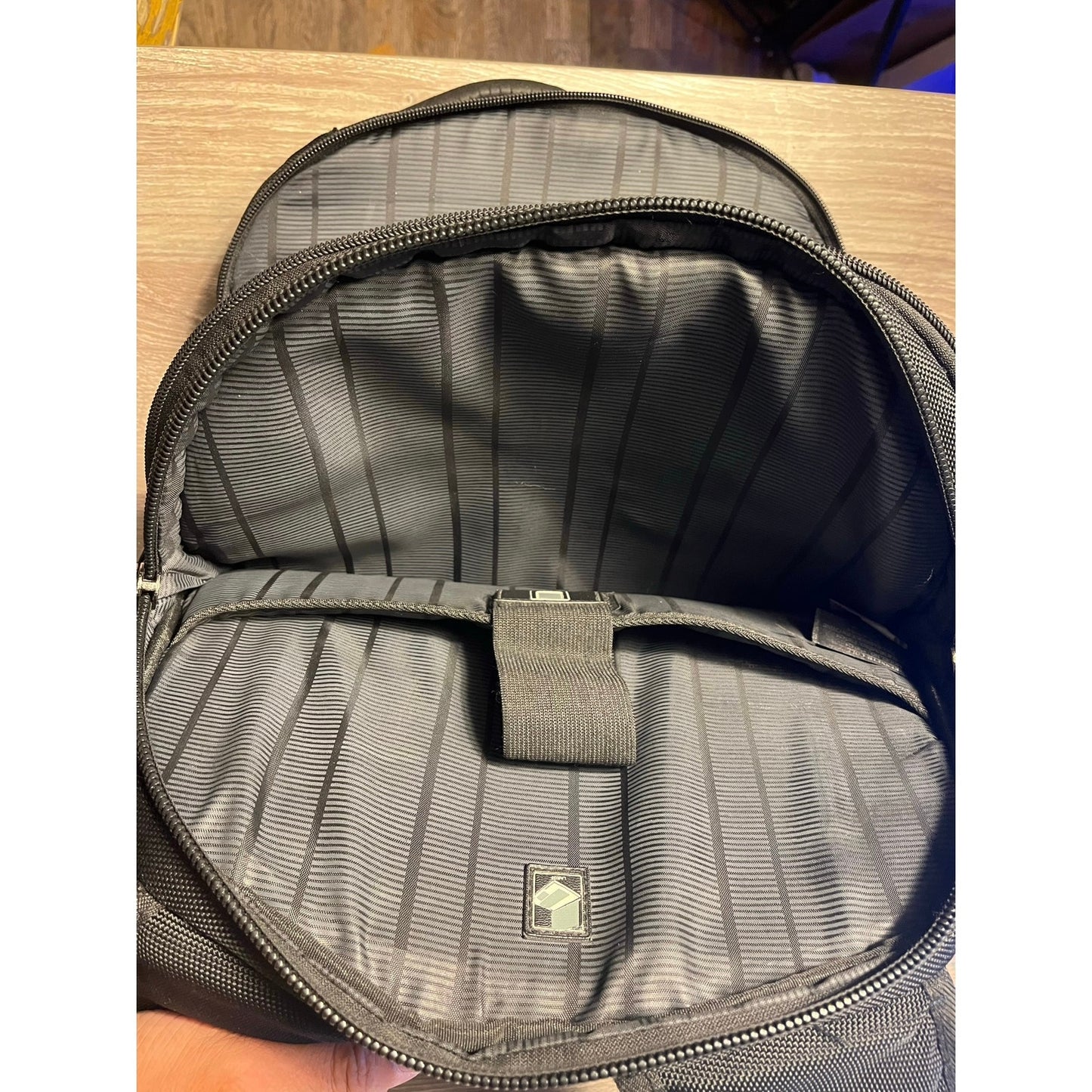 Kenneth Cole Reaction Black Backpackgggh  n ,;[\7*
