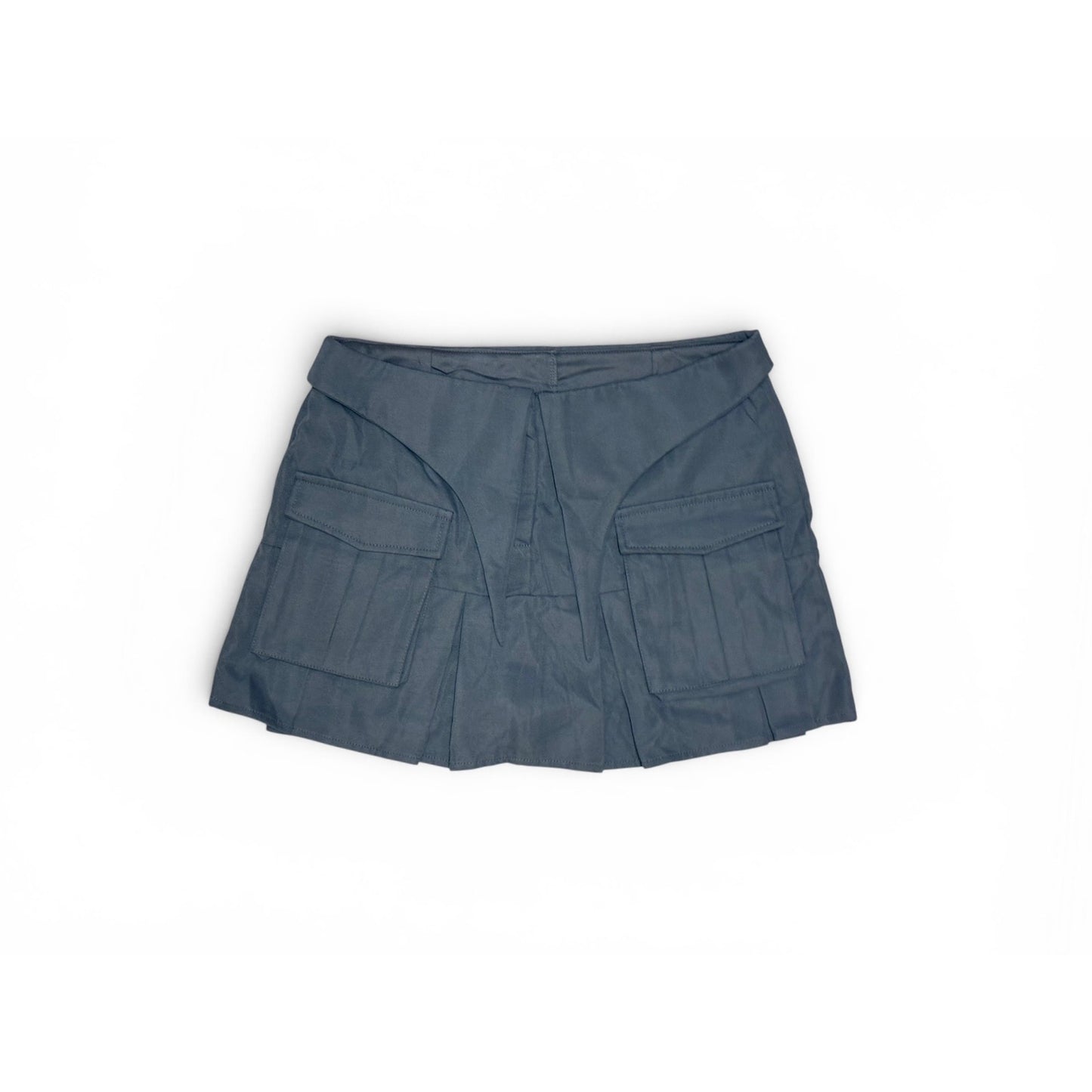 grey cargo mini skirt featuring pleated hem details and side flap pockets.