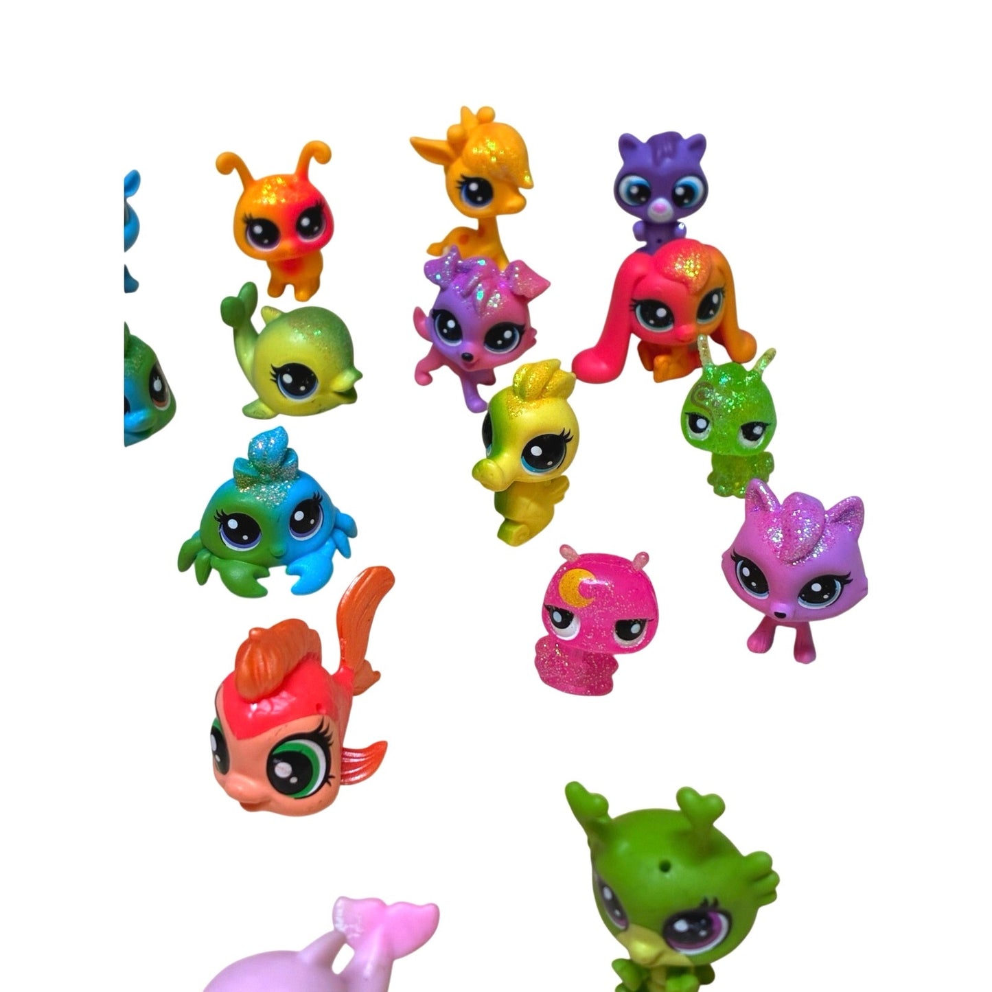 29 pcs collection of Hasbro Littlest Pet Shop (LPS) mini figures.