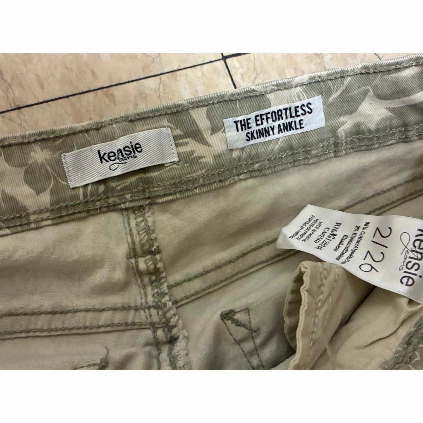 Kensie Jeans Women’s Jean’s With Flowers On Them Size 2/26