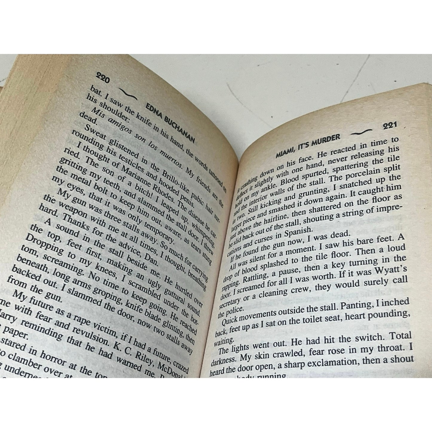 Miami It’s Murder By Edna Buchanan Paper Book