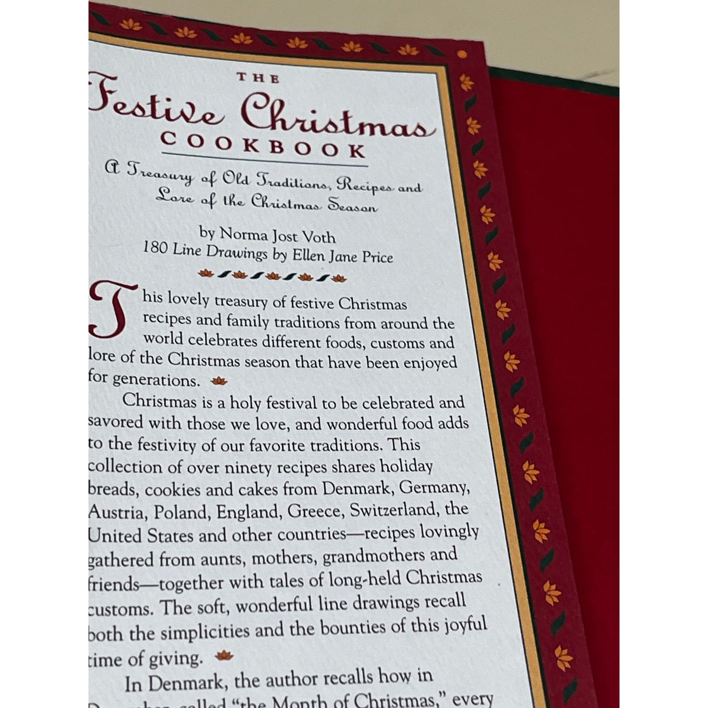 The Festive Christmas Cookbook: A Treasury of Old Traditions, Recipes