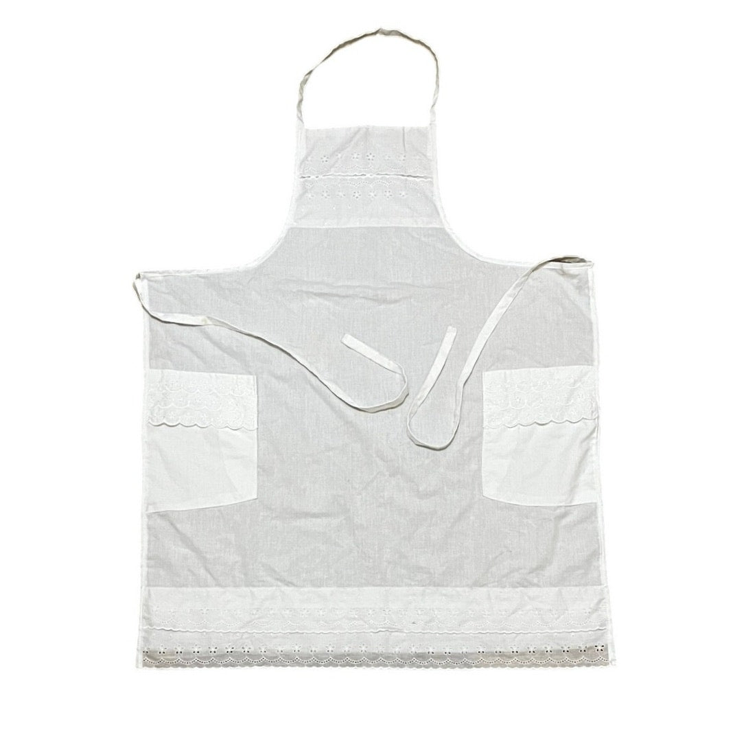 All White Women’s Apron With 2 Pockets In The Front One Size
