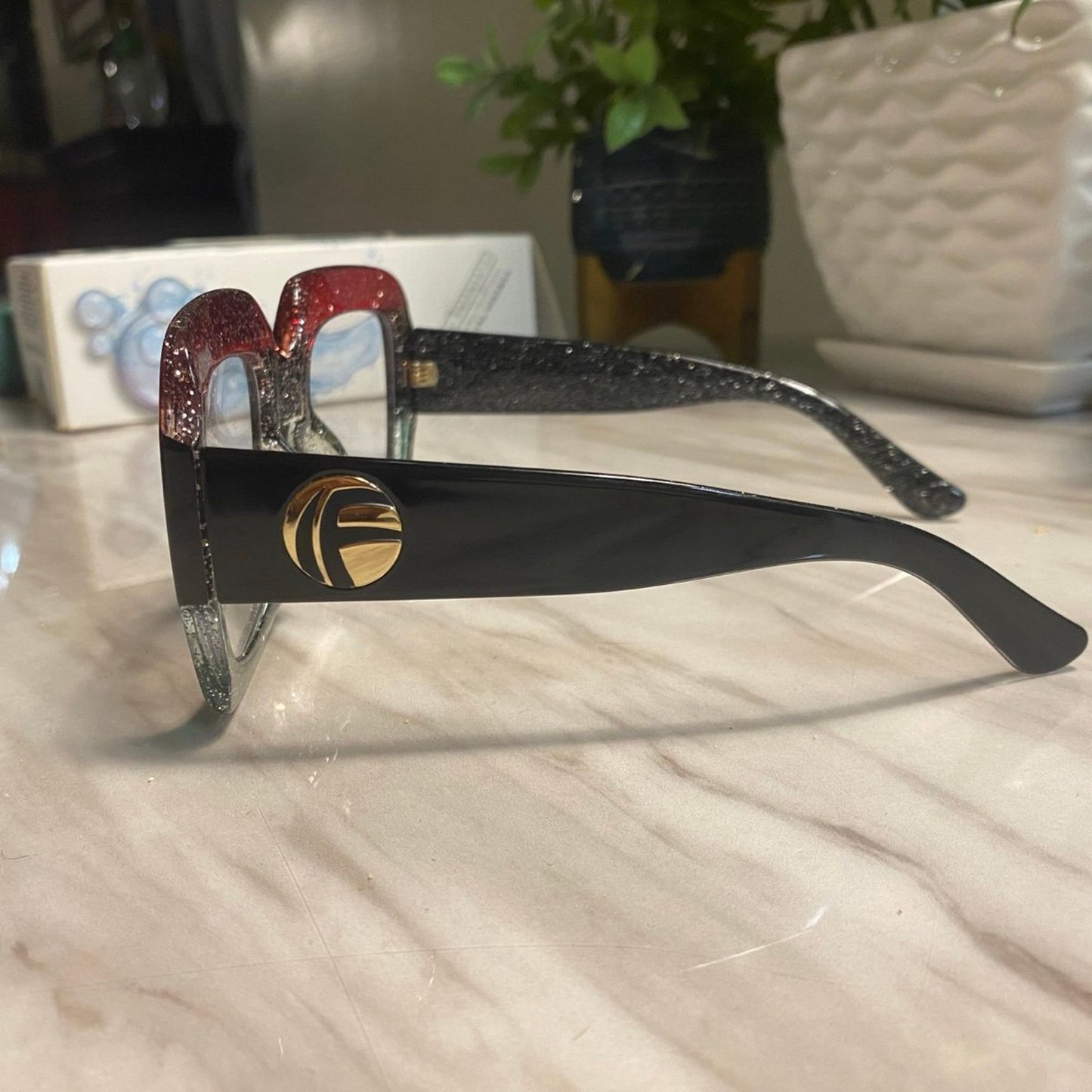 womans sunglasses