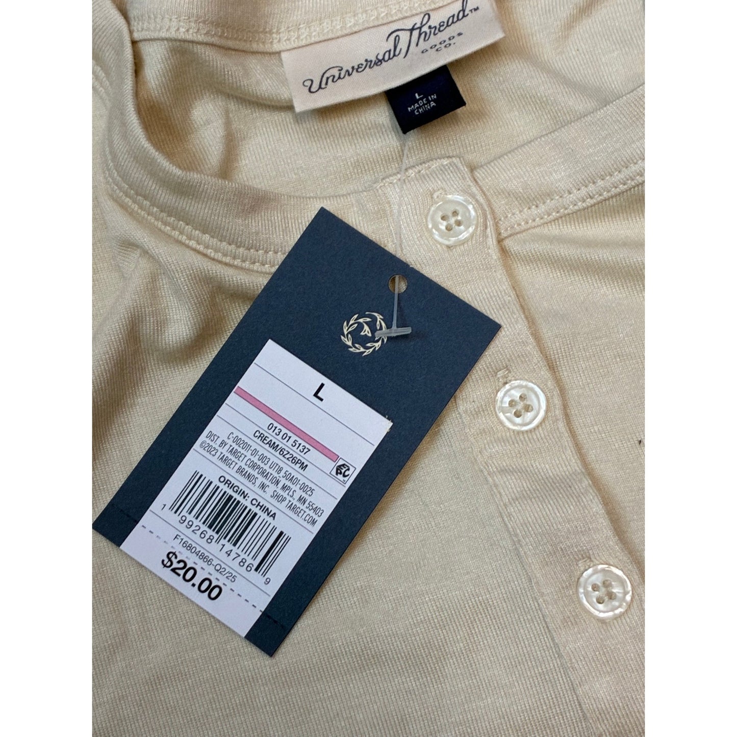 Universal thread Women’s Long Sleeve Top With 6 Buttons On it Size Large