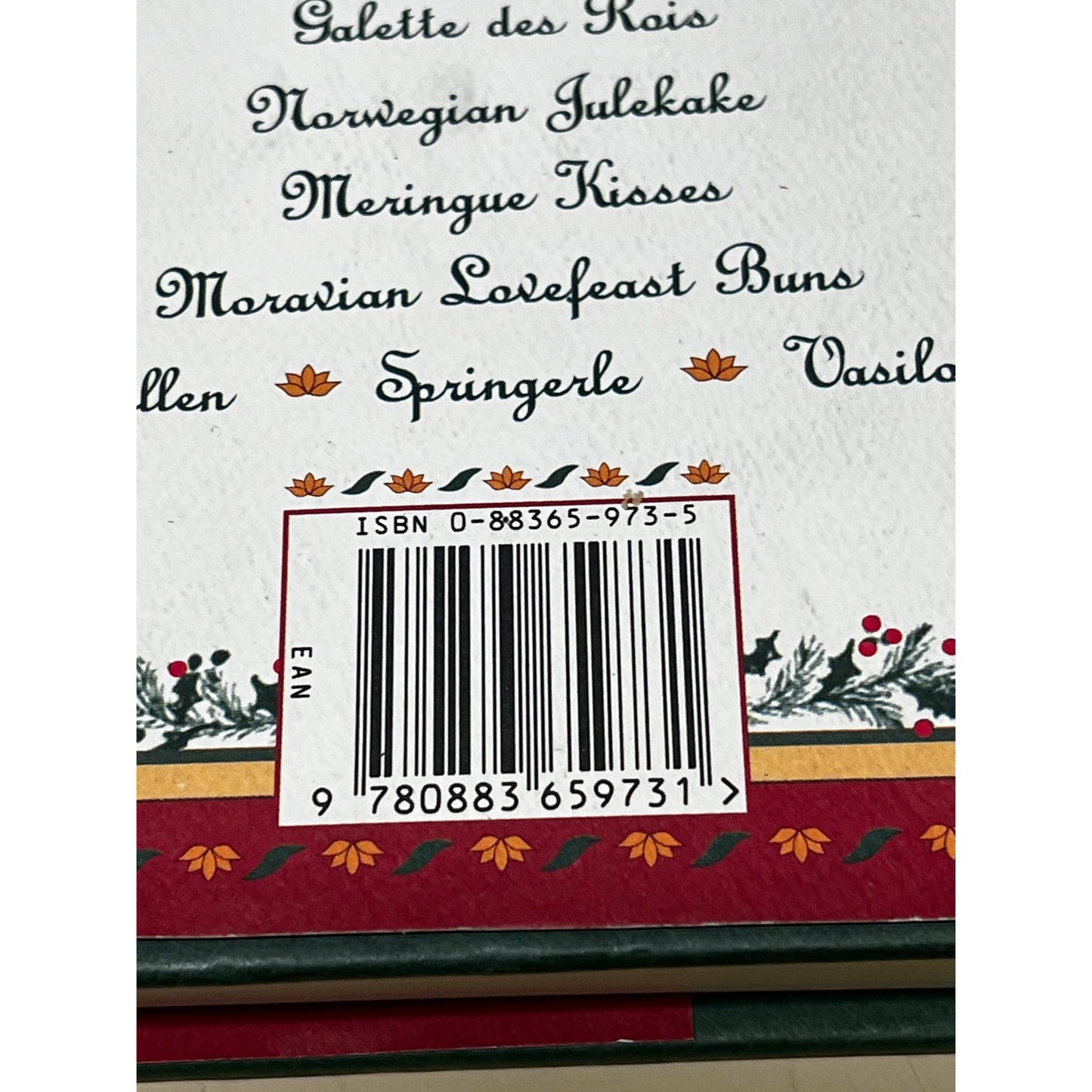 The Festive Christmas Cookbook: A Treasury of Old Traditions, Recipes