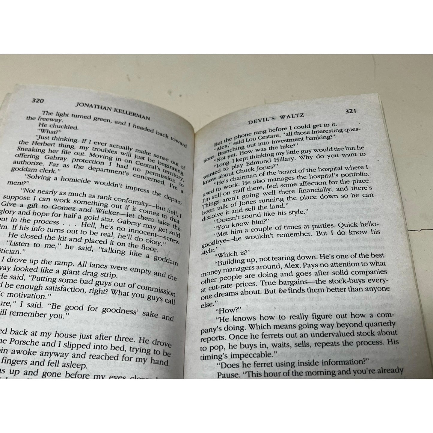 Devil’s Waltz Jonathan Kellerman Paper Book