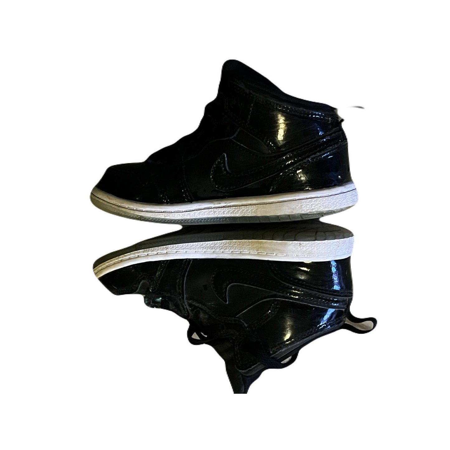 TODDLER JORDAN 1 MID SE
Boys – Black/Dark Concord-white Size 10C