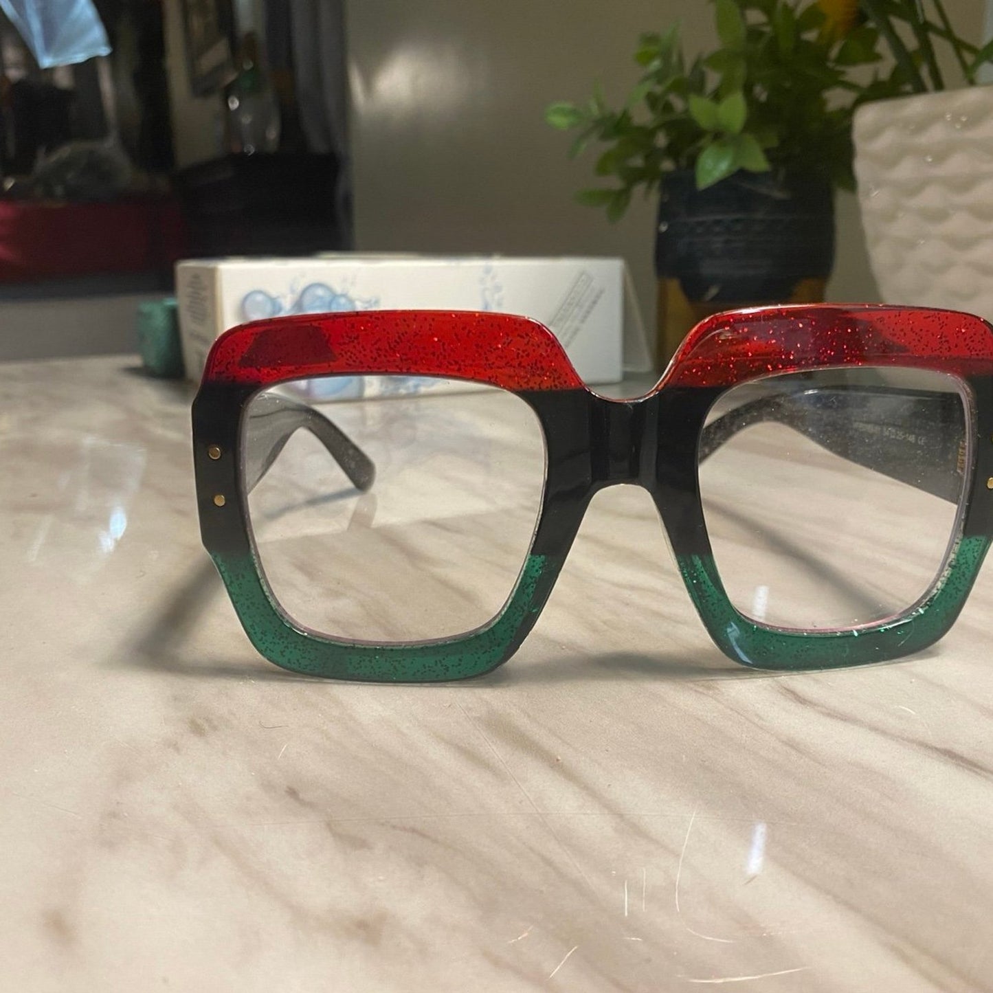 womans sunglasses