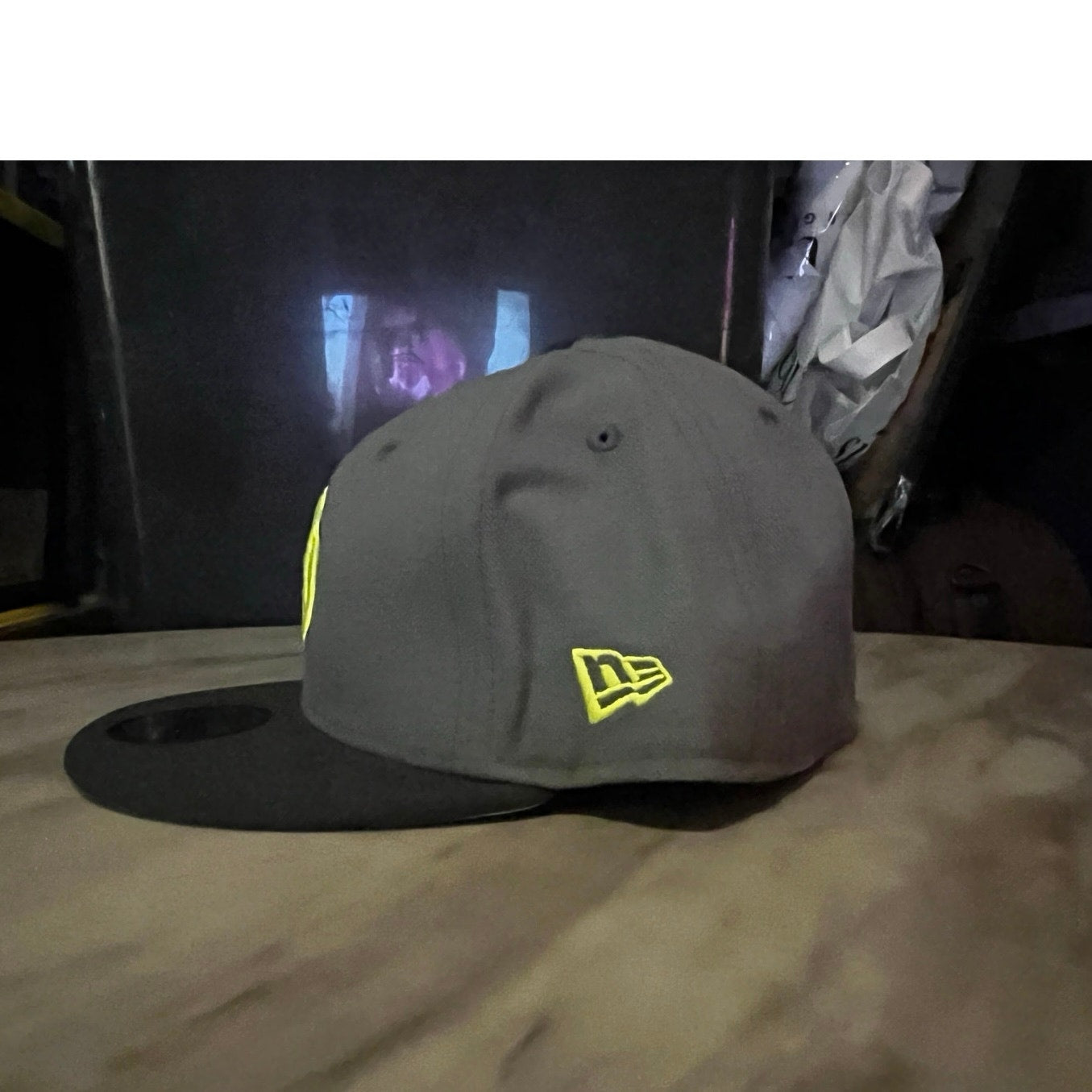 New Era Gray & Lime Green Yankee Hat Size 7 5/8