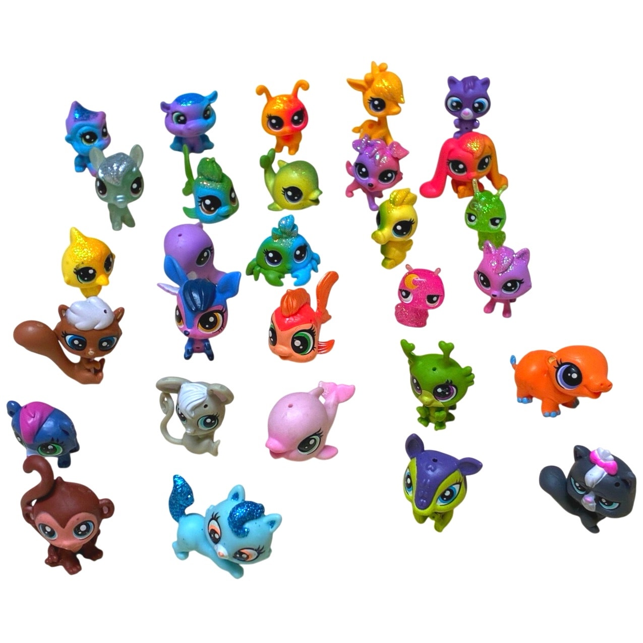 29 pcs collection of Hasbro Littlest Pet Shop (LPS) mini figures.
