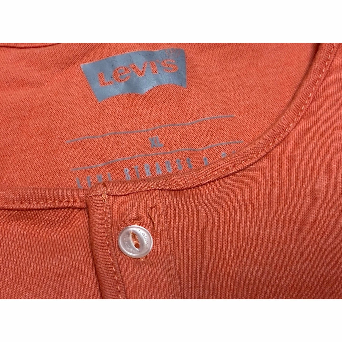 Levi’s Peach Men’s 3 Buttons Down Size XL
