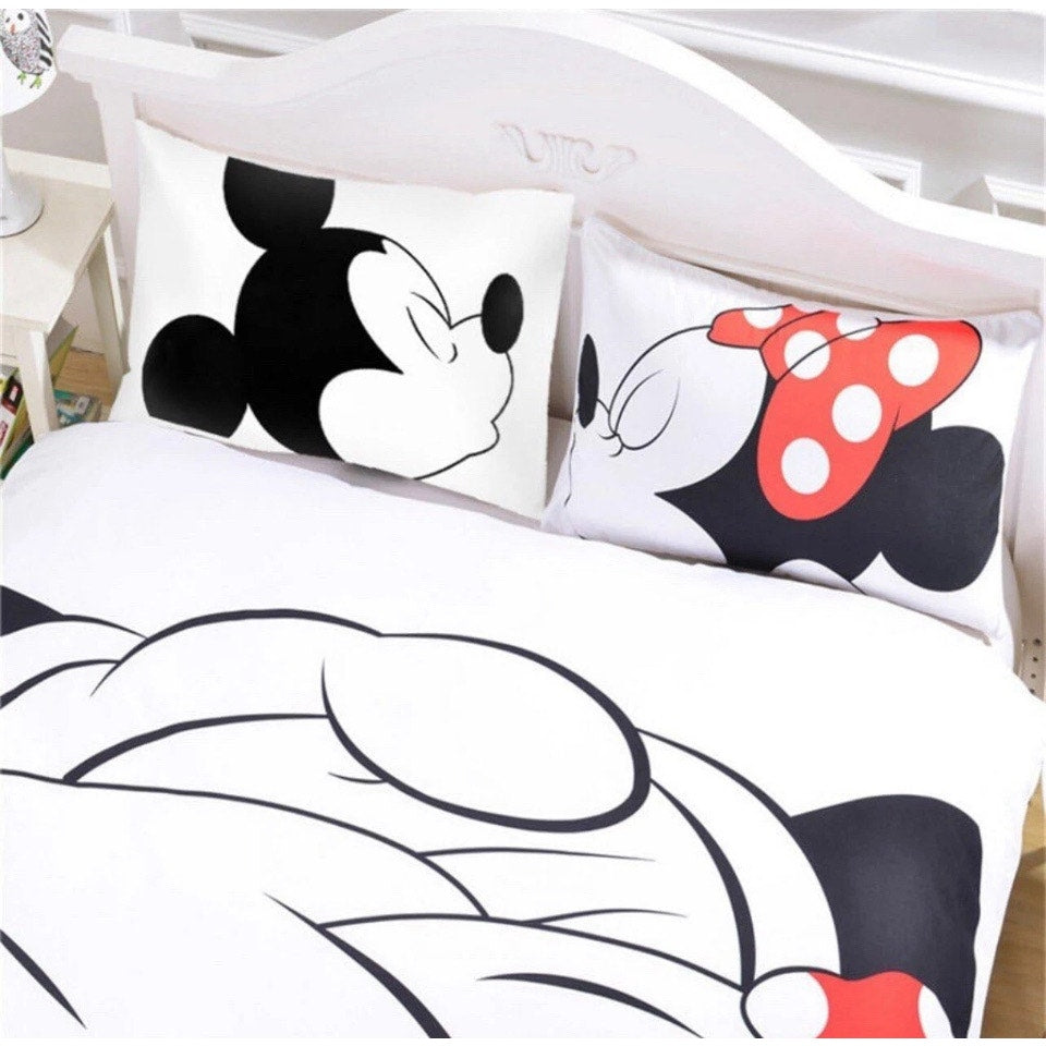 Mickey Mouse Couple 3 pcs 51X75X2 fitted Sheet With Zipper