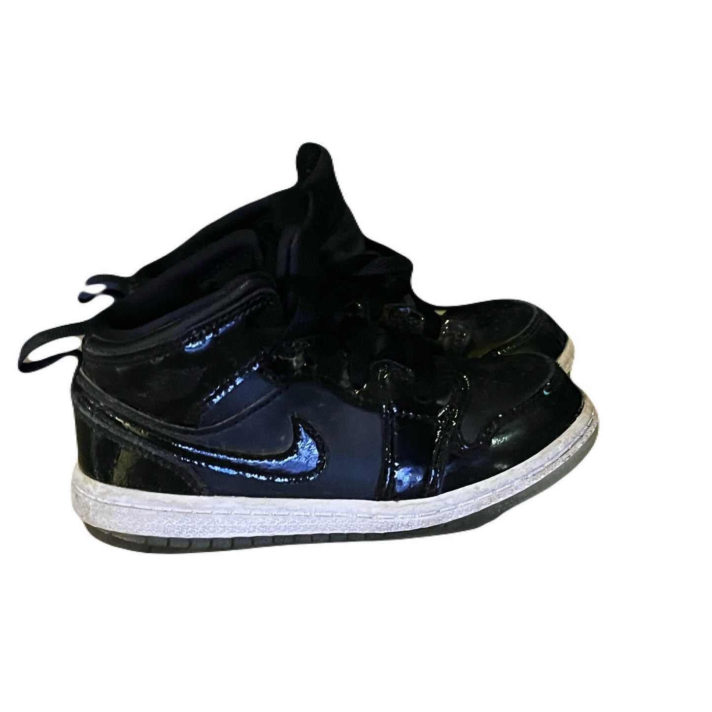 TODDLER JORDAN 1 MID SE
Boys – Black/Dark Concord-white Size 10C