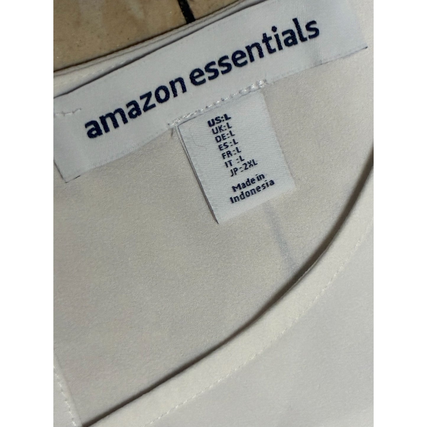 Amazon Essentials Women’s White Tank Top Size Large Model AEW30256FW22