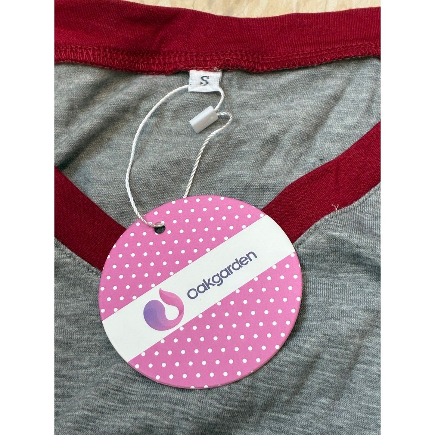 Oakgarden Women’s Long Sleeve Shirt Size Small Gray With Red Sleeves
